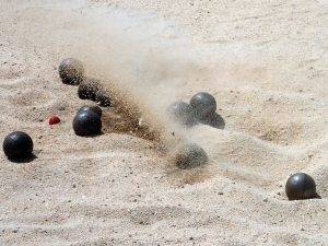 Lire la suite à propos de l’article Quel sable choisir pour son terrain de pétanque ?