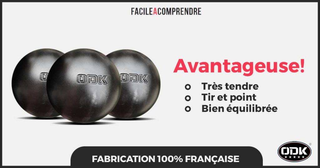 Grand zoom sur la boule de pétanque Oddeka