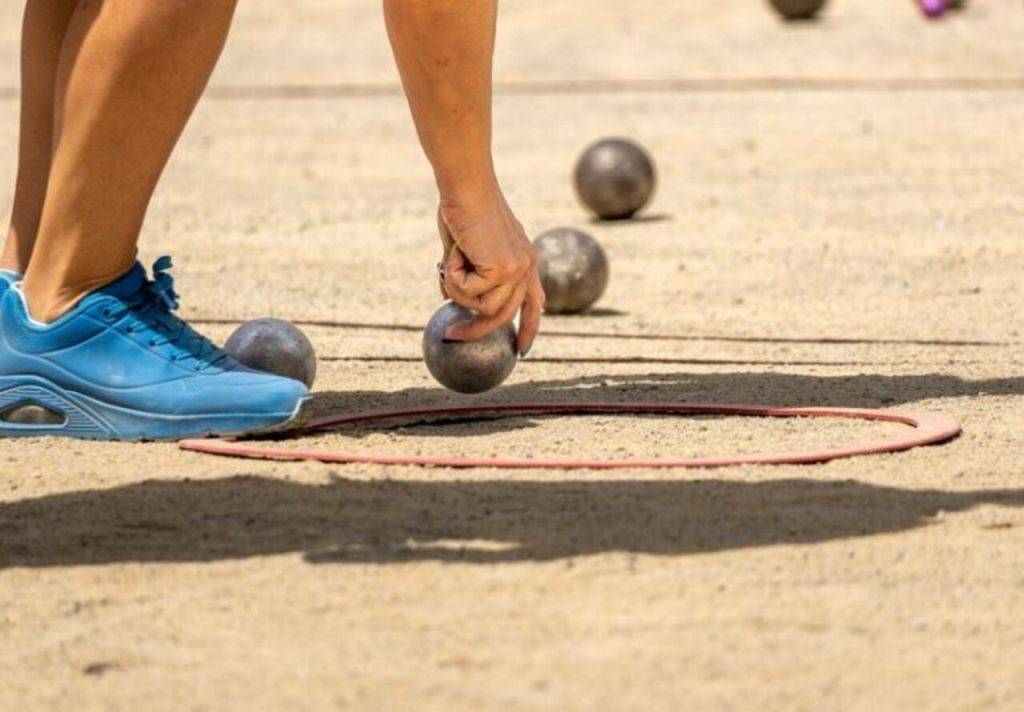 Les lois de la pétanque : Un guide complet pour jouer selon les règles officielles