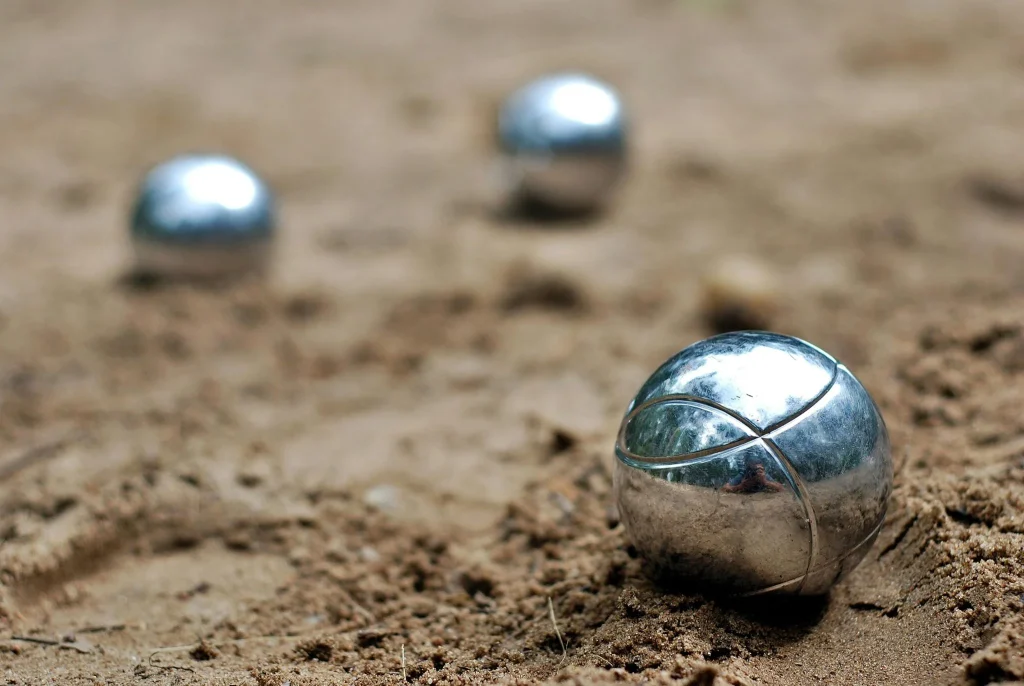 Comment choisir sa boule de pétanque en 2025 : le guide complet en 5 critères